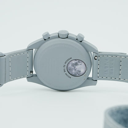 【未使用品】スウォッチ オメガ MOONSWATCH 1965 腕時計 SO33M106 ホワイト メンズ