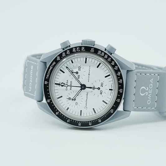 【未使用品】スウォッチ オメガ MOONSWATCH 1965 腕時計 SO33M106 ホワイト メンズ